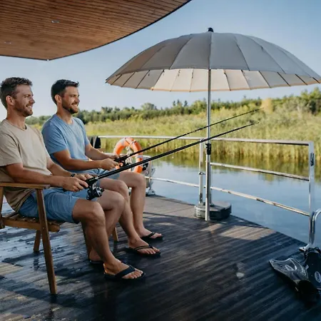 בית נופש Floatinghouse Bakerman צדניק